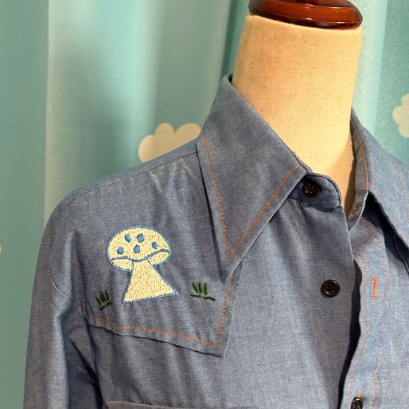 Vintage hand embroidered denim western shirt. Parrot, mushroom, tree, stars, L - Picture 8 of 8